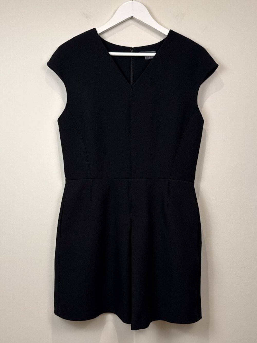 Vince Black Cap Sleeve V-Neck Tailored Romper Jumpsuit Size 12 Stretch